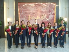 "時(shí)光易逝,唯母愛長(zhǎng)久”